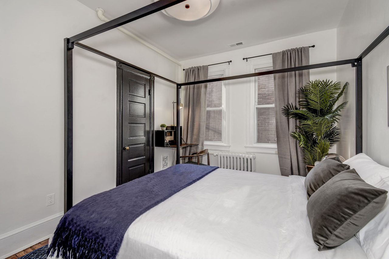  #179: Capitol Hill - Queen Bedroom 2B  -  #179: Capitol Hill  - Gallery -  3