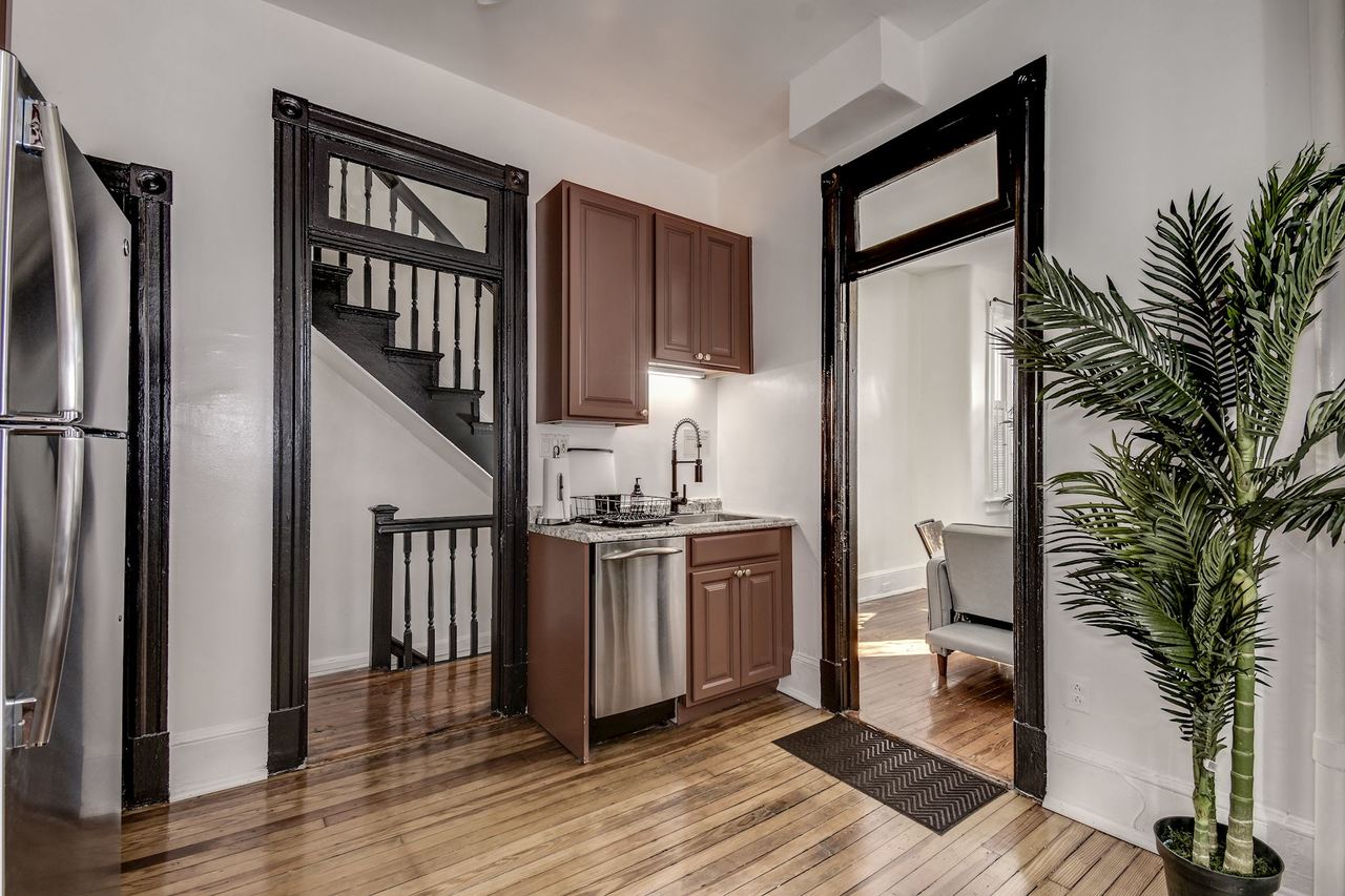  #179: Capitol Hill - Queen Bedroom 2B  -  #179: Capitol Hill  - Gallery -  6