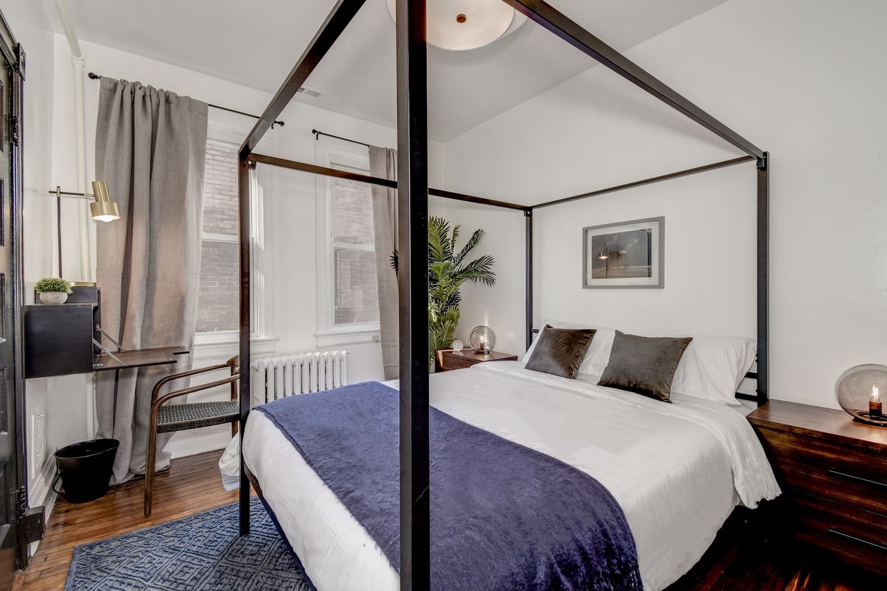  #179: Capitol Hill - Queen Bedroom 2B  -  #179: Capitol Hill  - Gallery -  2