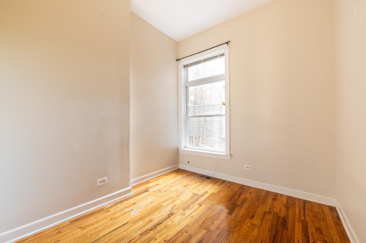 #1587: Near West Side - Full Bedroom B - #1587: Near West Side - Gallery - 2