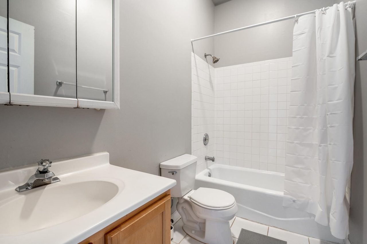 #1587: Near West Side - Full Bedroom B - #1587: Near West Side - Gallery - 16