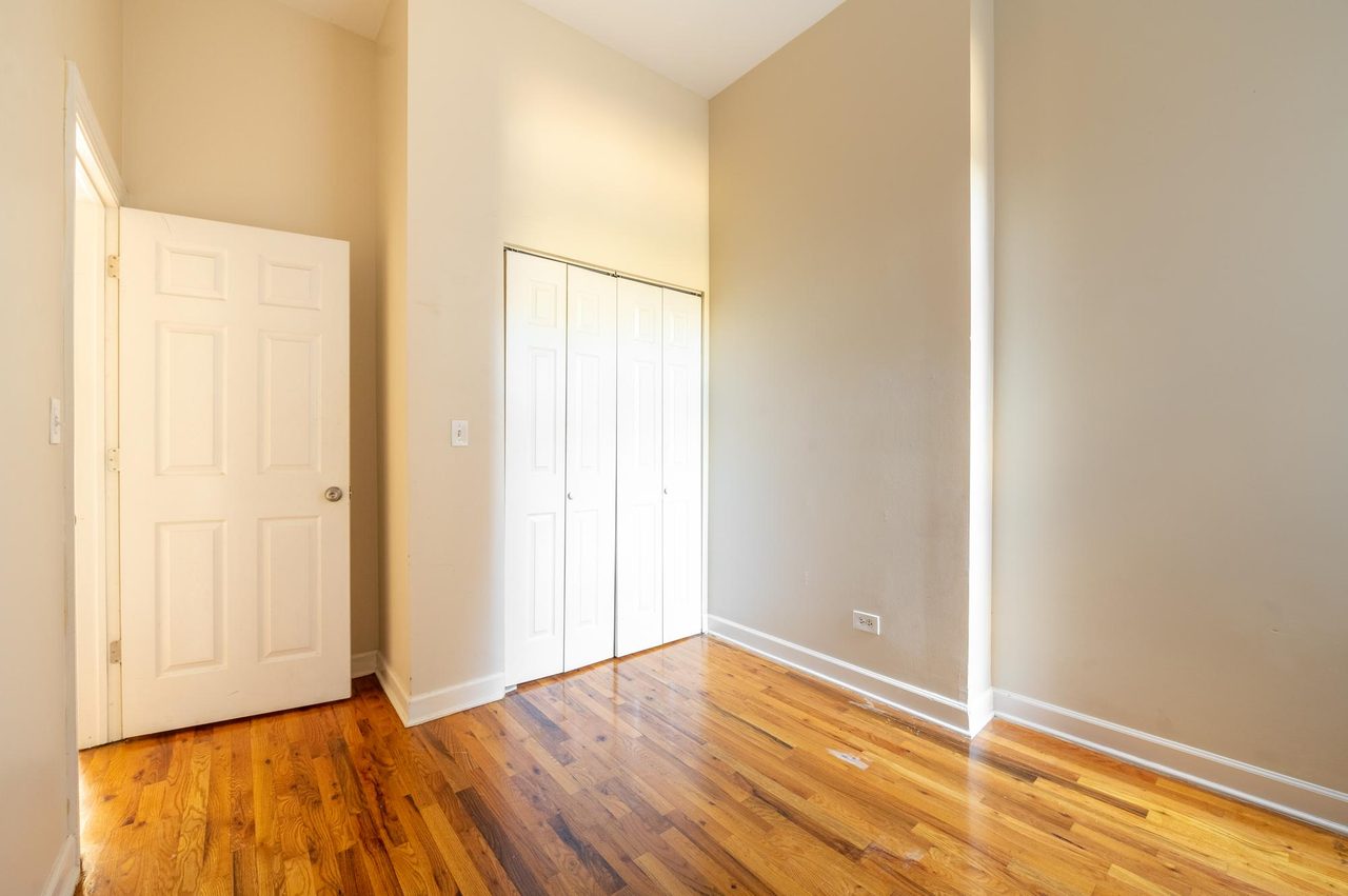 #1587: Near West Side - Full Bedroom B - #1587: Near West Side - Gallery - 3