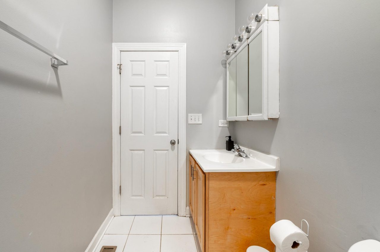 #1587: Near West Side - Full Bedroom A - #1587: Near West Side - Gallery - 17