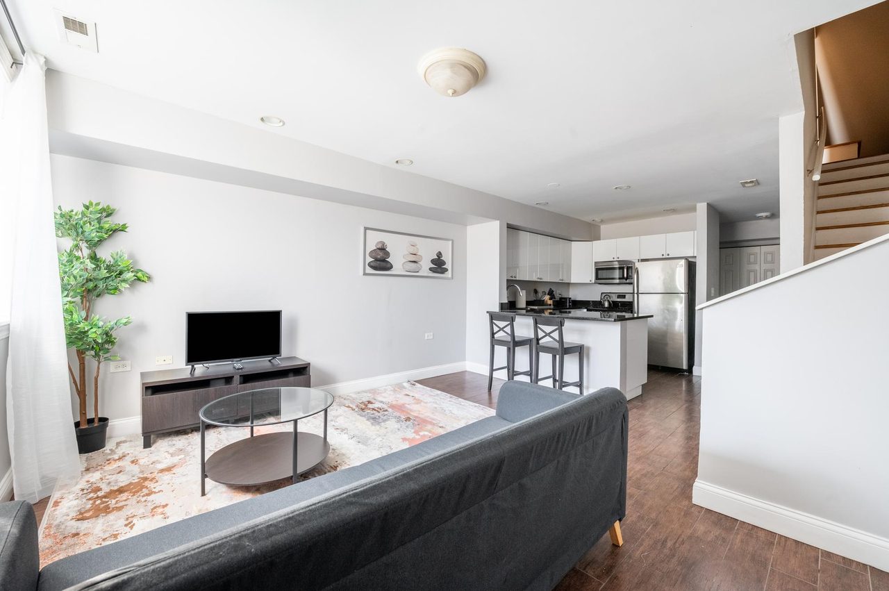 #1587: Near West Side - Full Bedroom A - #1587: Near West Side - Gallery - 10