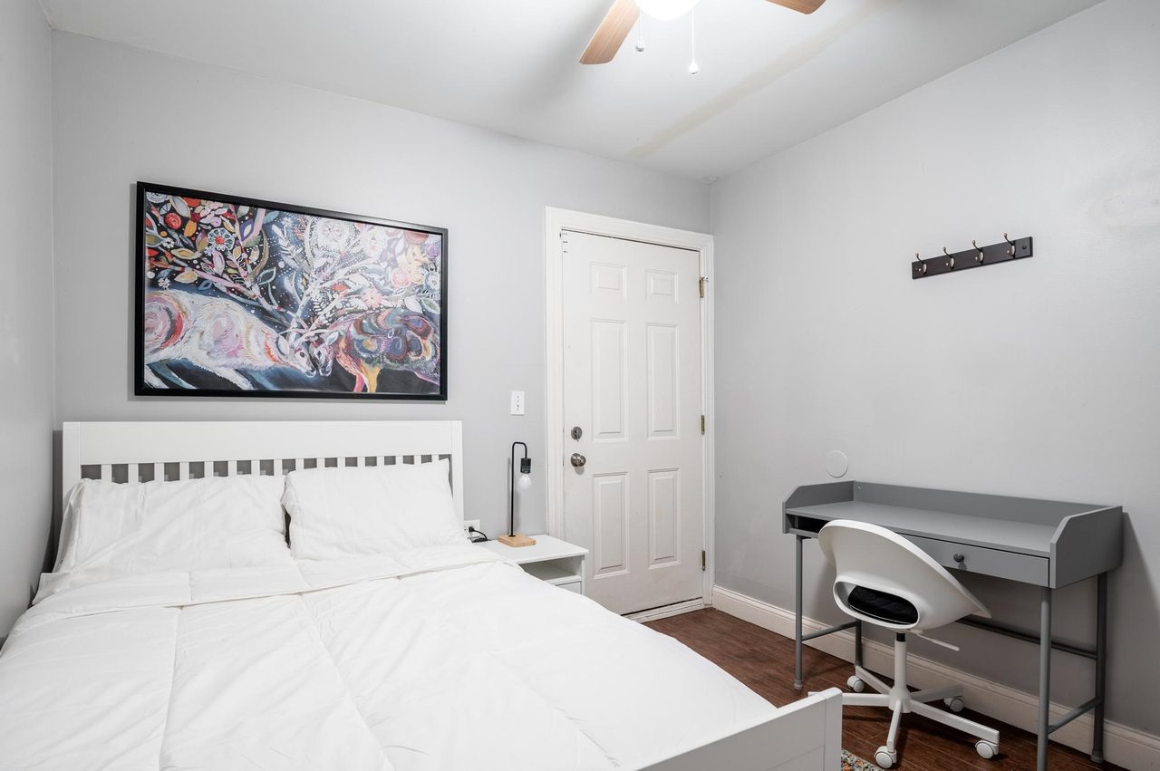#1587: Near West Side - Full Bedroom A - #1587: Near West Side - Gallery - 3