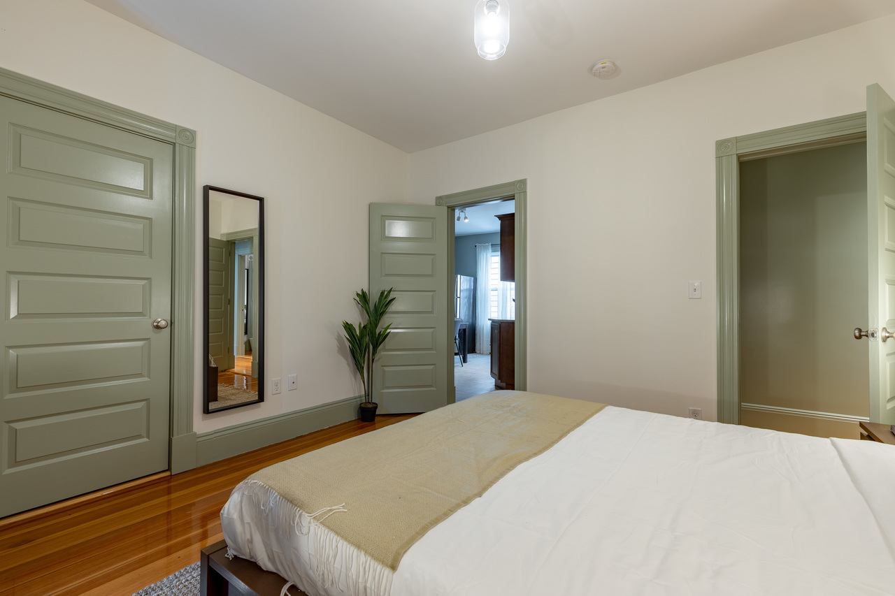 #328: JFK/UMass - Queen Bedroom C - 11