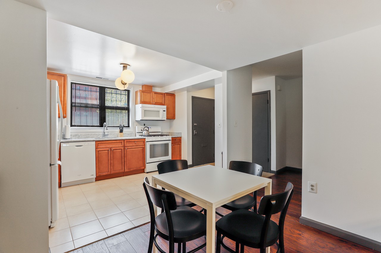  #415: Logan Circle - Queen Bedroom BD  -  #415: Logan Circle  - Gallery -  9