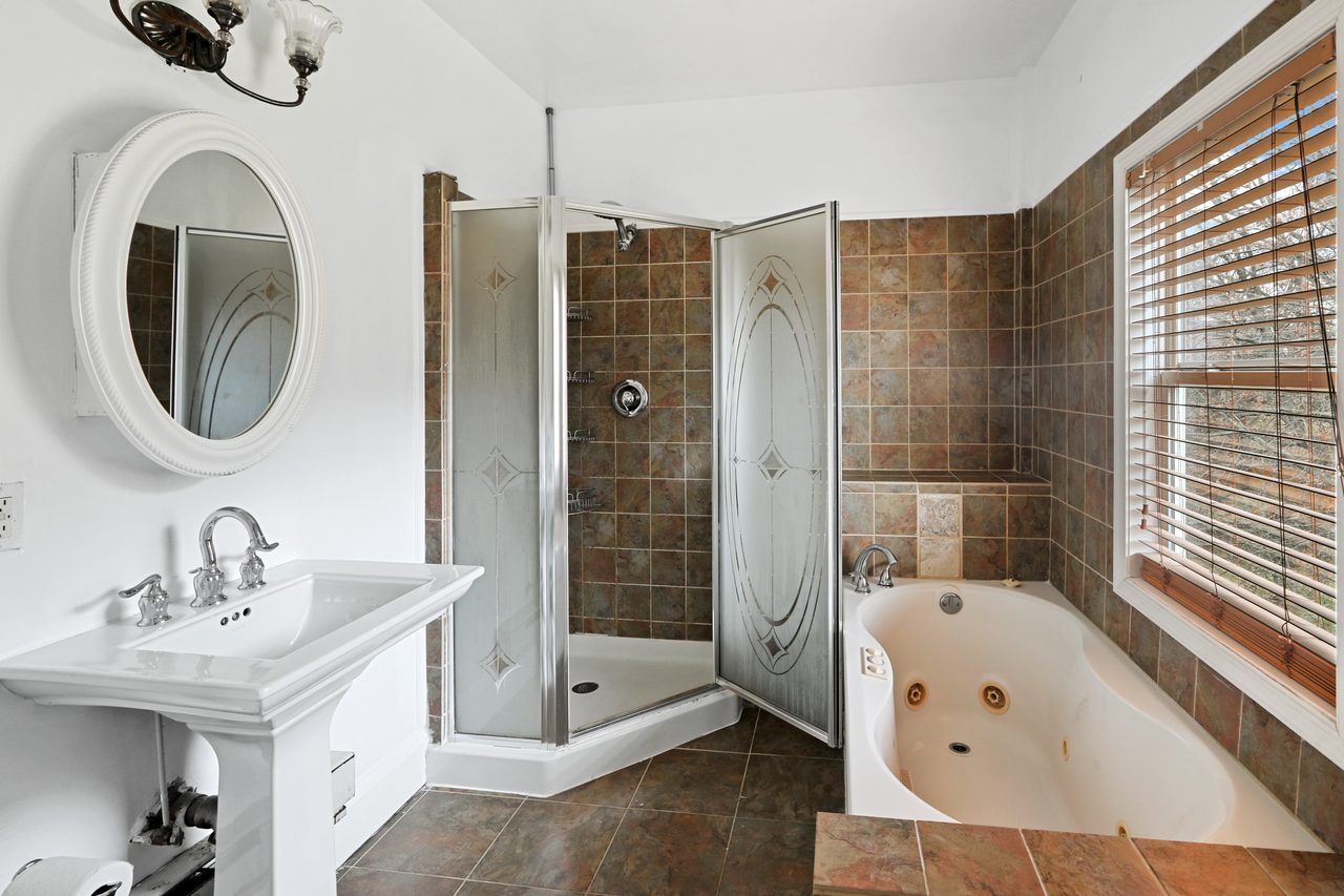 #866: Brookland - Queen Bedroom E - #866: Brookland - Gallery - 7