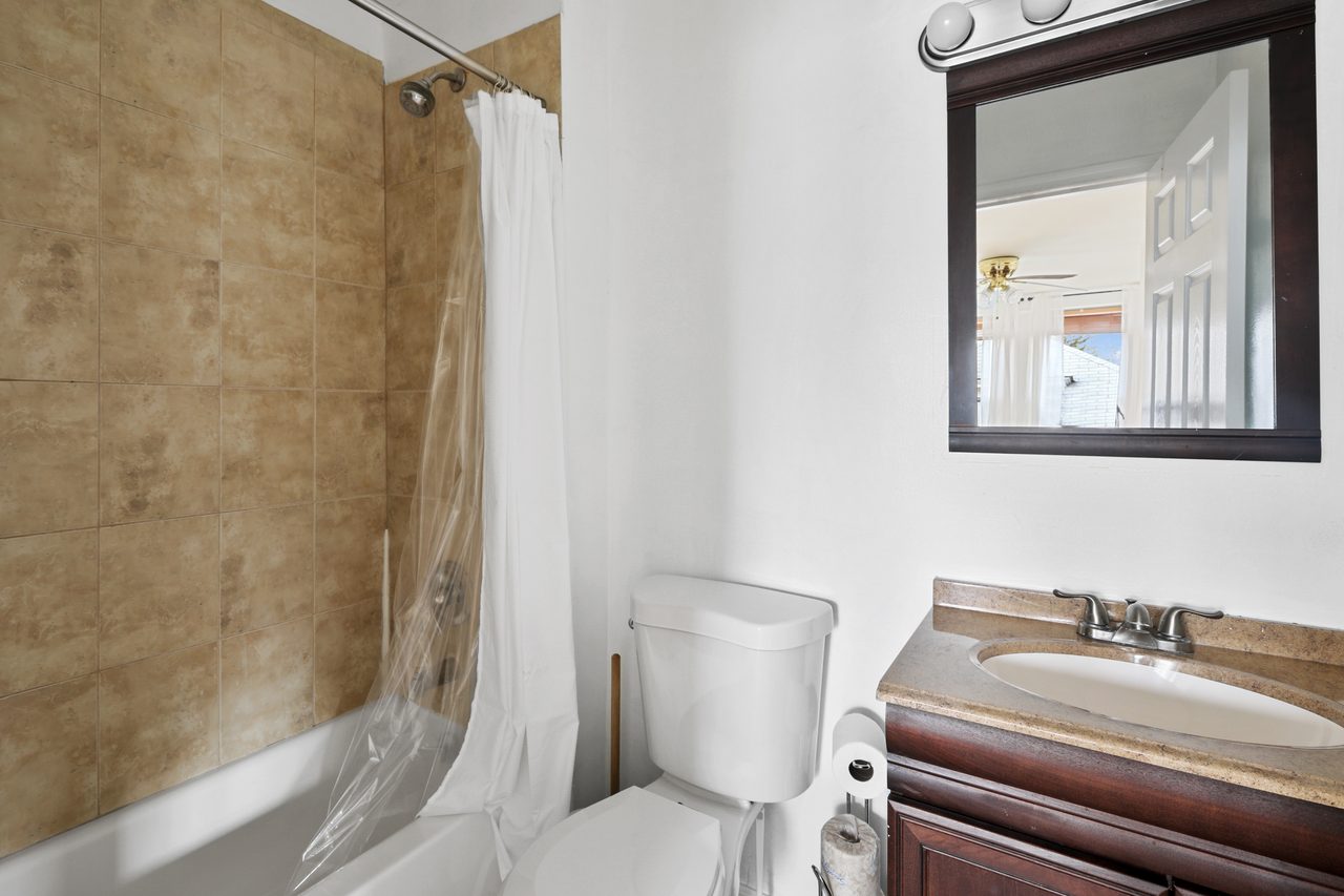 #866: Brookland - Queen Bedroom A W/ Private Bathroom - #866: Brookland - Gallery - 7