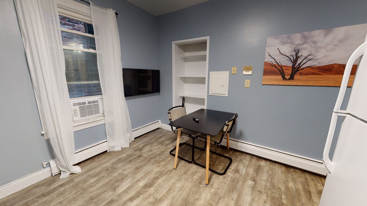 #427: Mission Hill - Queen Bedroom B - 6