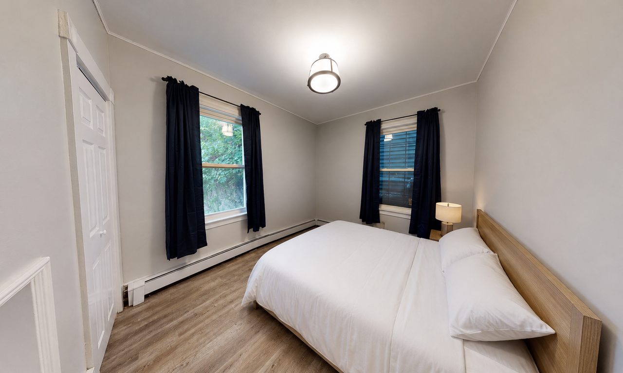 #427: Mission Hill - Queen Bedroom B - 1