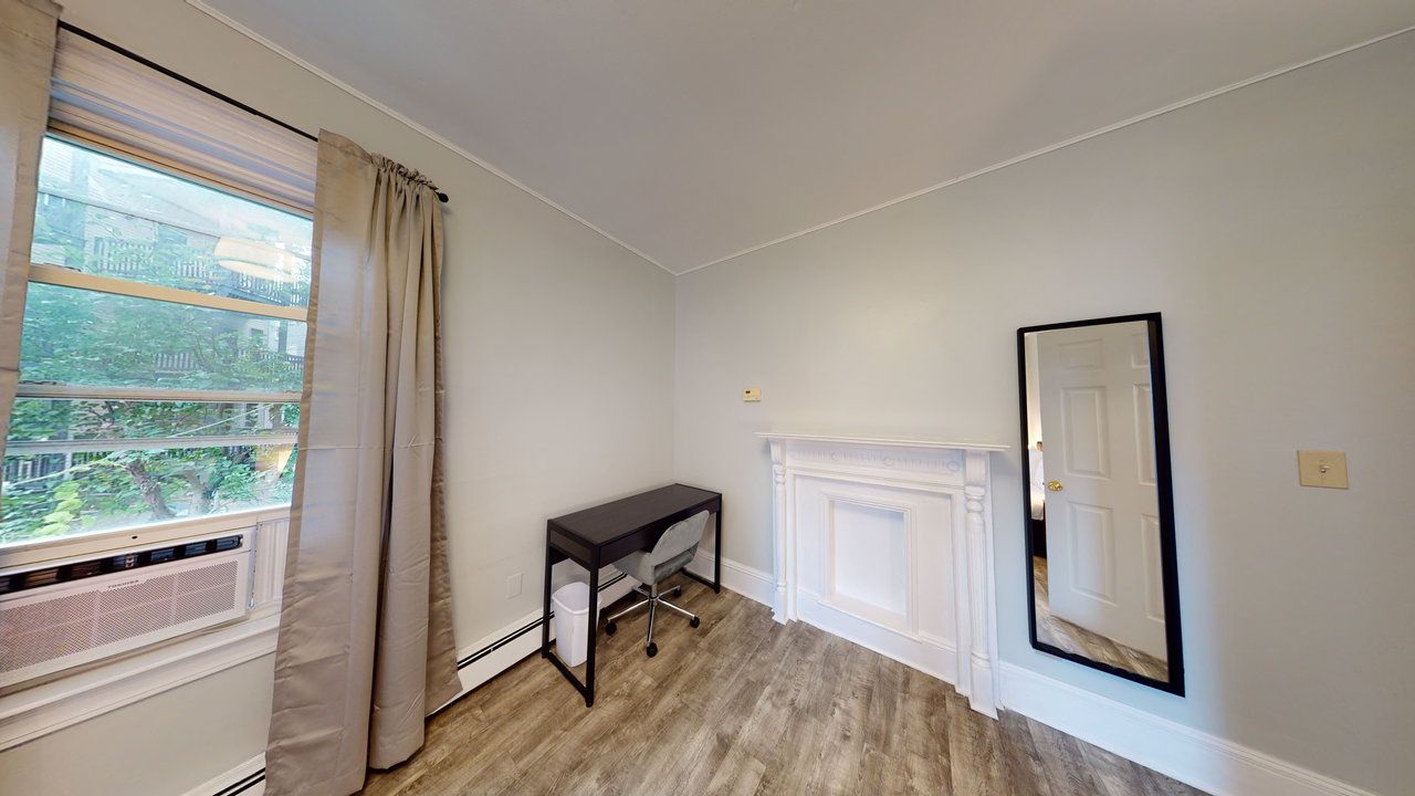 #427: Mission Hill - Queen Bedroom C - 8