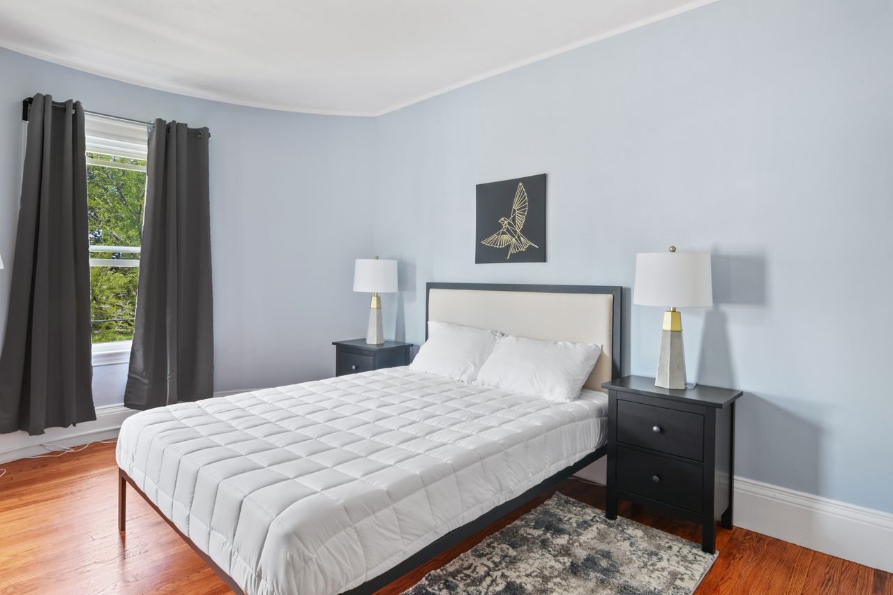 #587: Brighton - Queen Bedroom B - 5