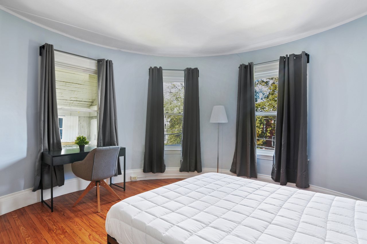 #587: Brighton - Queen Bedroom B - 4