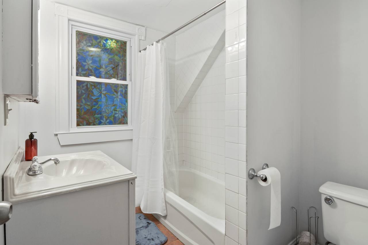 #587: Brighton - Queen Bedroom B - 11