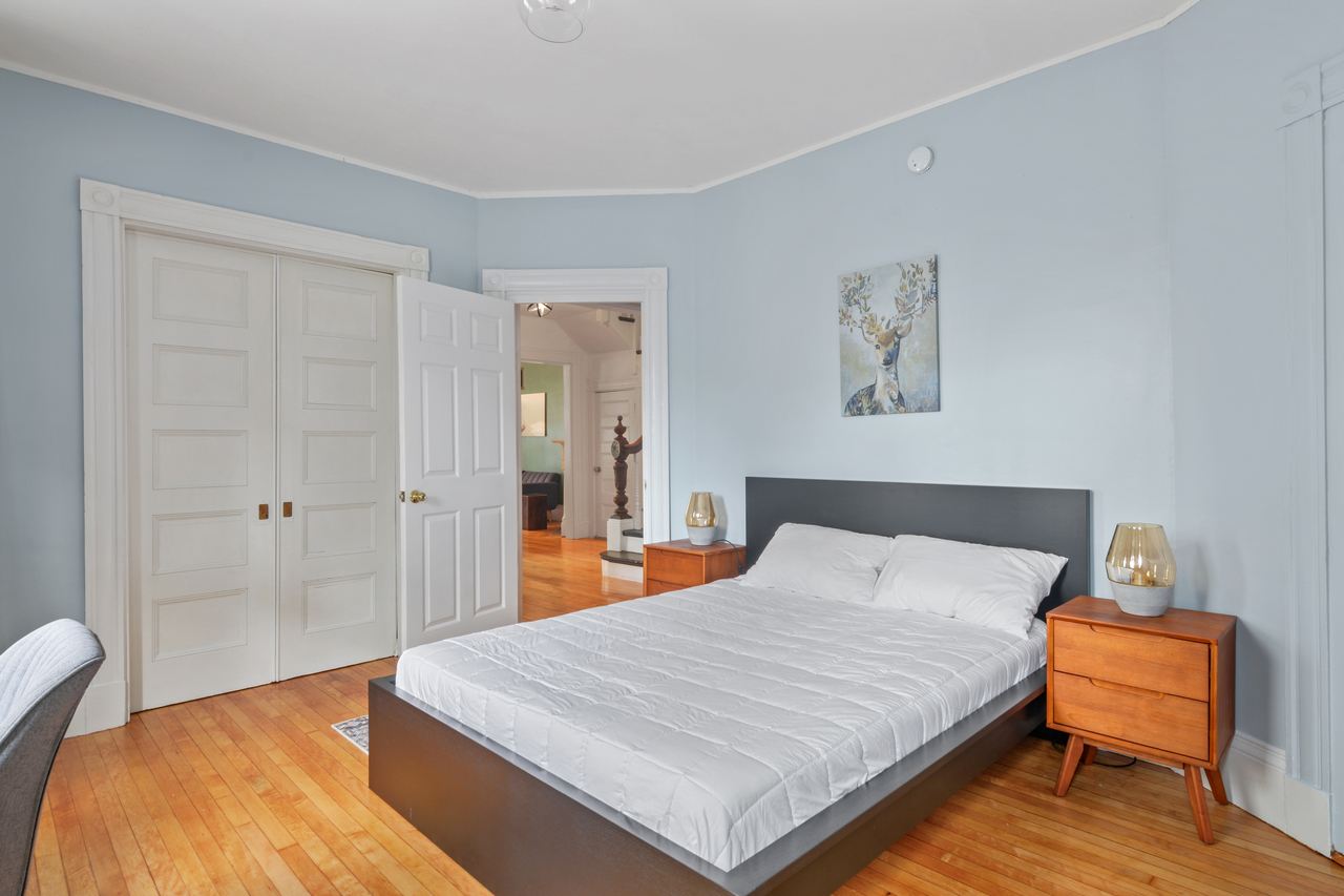 #587: Brighton - Queen Bedroom A - 11