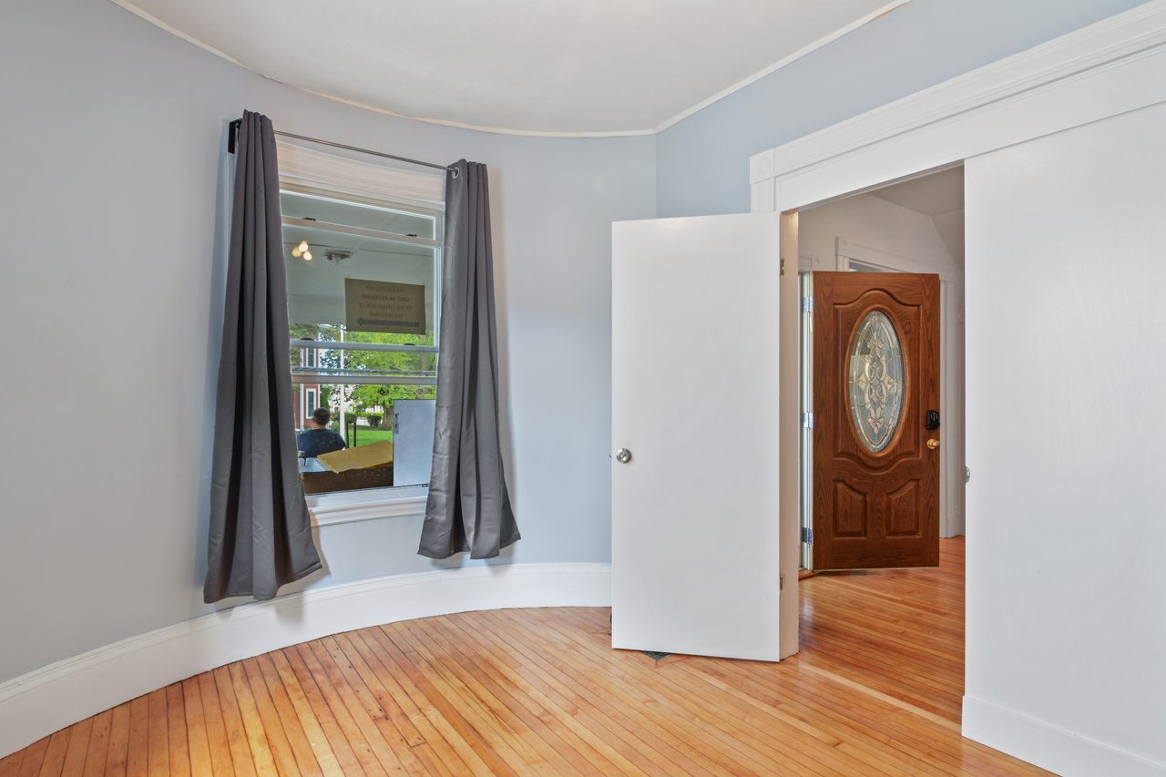 #587: Brighton - Queen Bedroom C - #587: Brighton - Gallery - 13