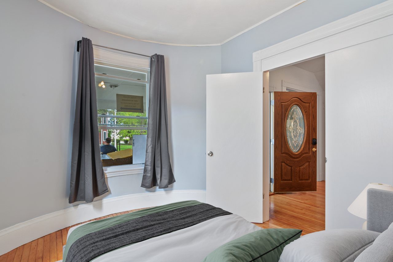 #587: Brighton - Queen Bedroom C - #587: Brighton - Gallery - 14