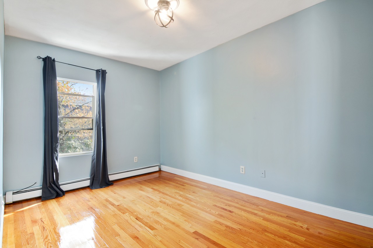  #534: Allston - Queen Bedroom A  -  #534: Allston  - Gallery -  17