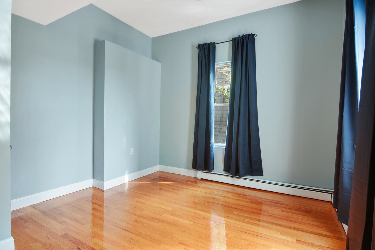  #534: Allston - Queen Bedroom B  -  #534: Allston  - Gallery -  17