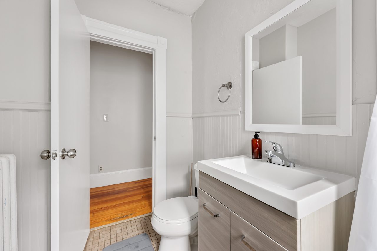 #816: Somerville - Queen Bedroom A - 10