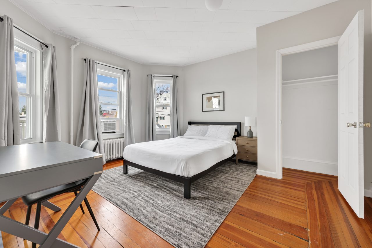 #816: Somerville - Queen Bedroom A - 12