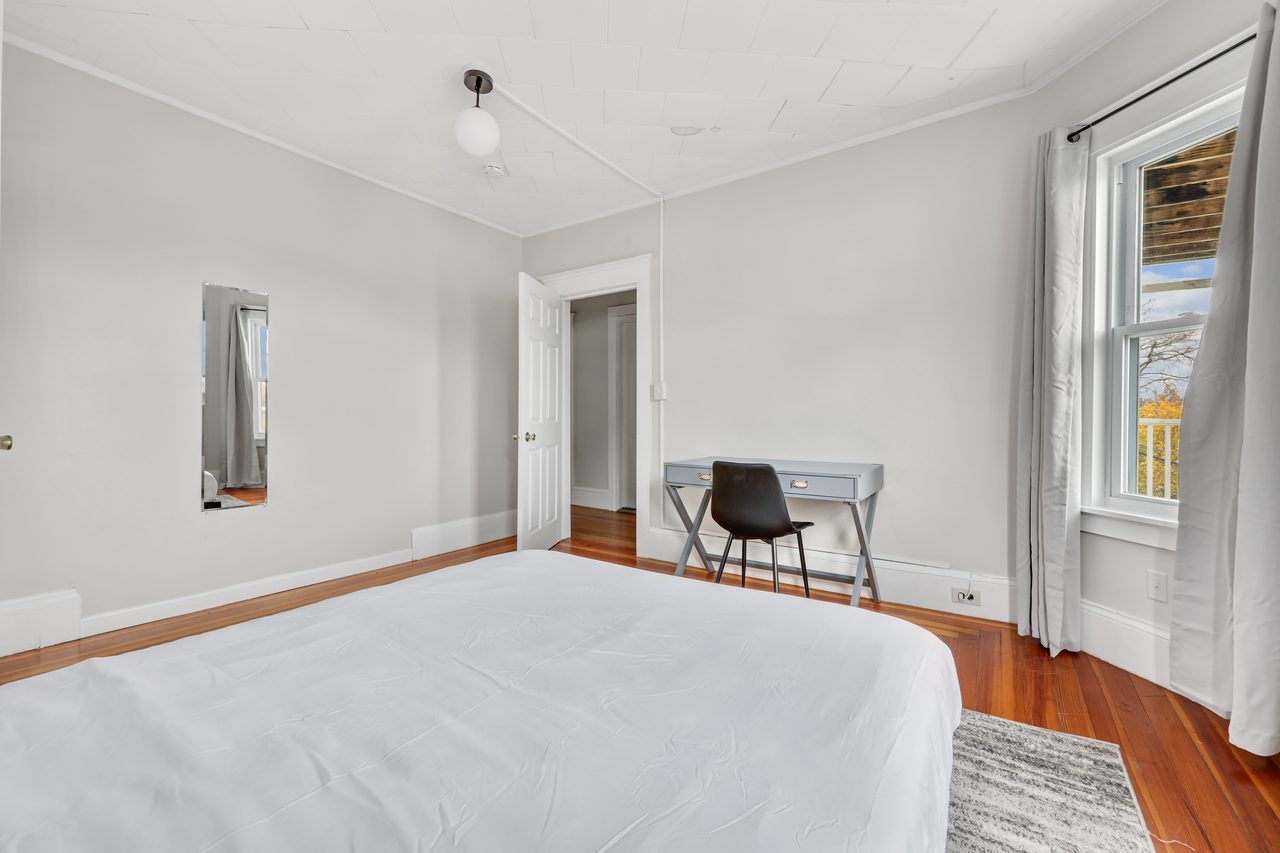 #816: Somerville - Queen Bedroom A - 3