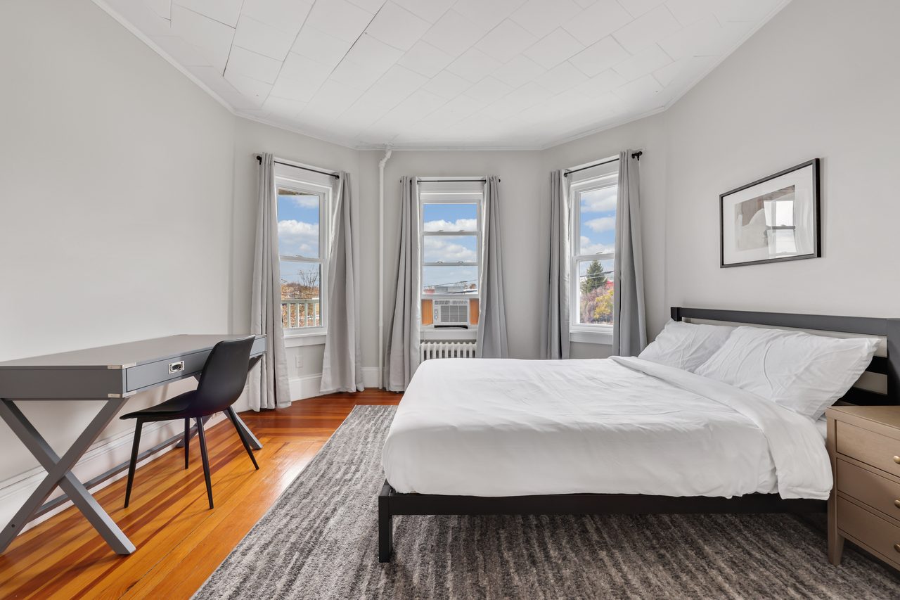 #816: Somerville - Queen Bedroom A - 2