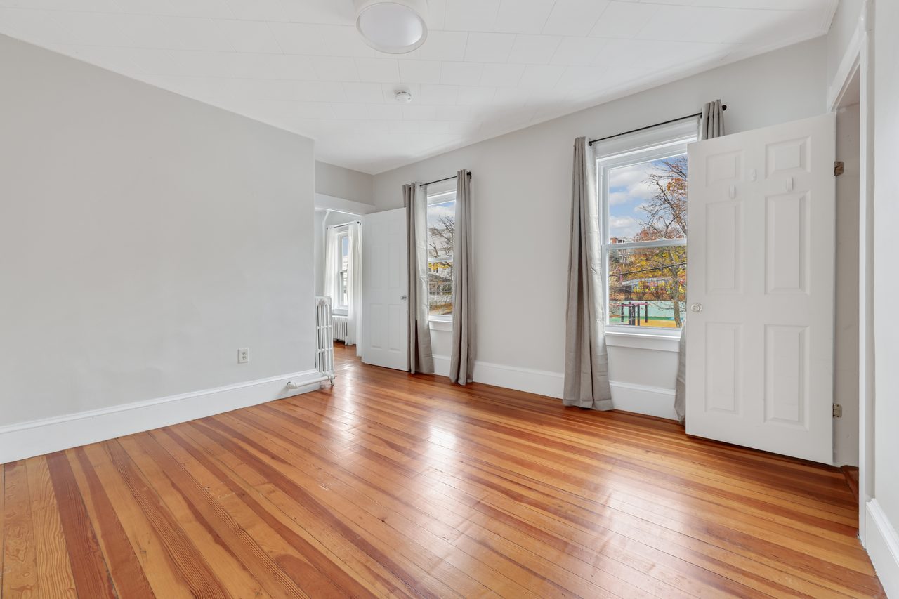 #816: Somerville - Queen Bedroom B - 5