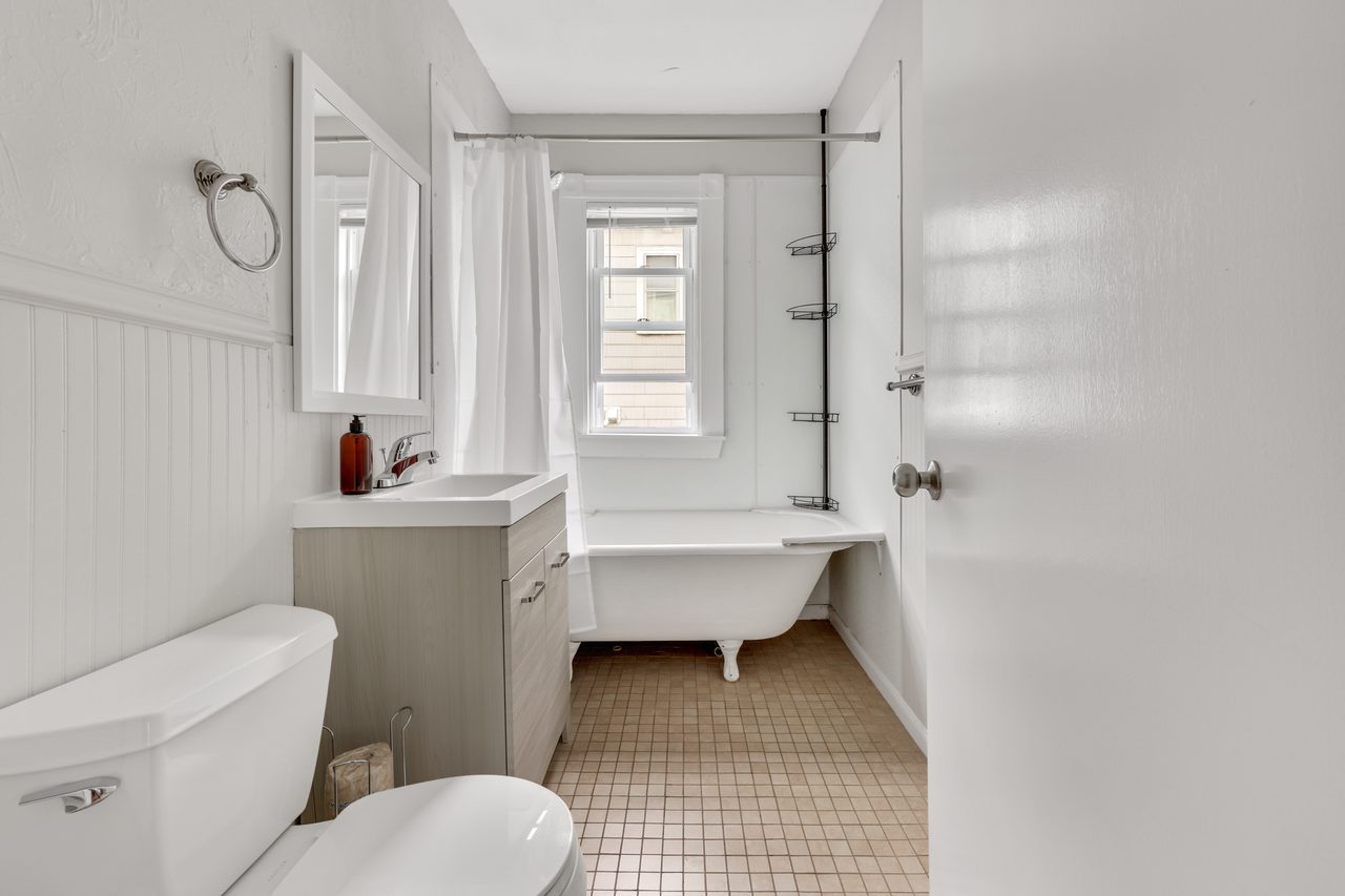 #816: Somerville - Queen Bedroom B - 2