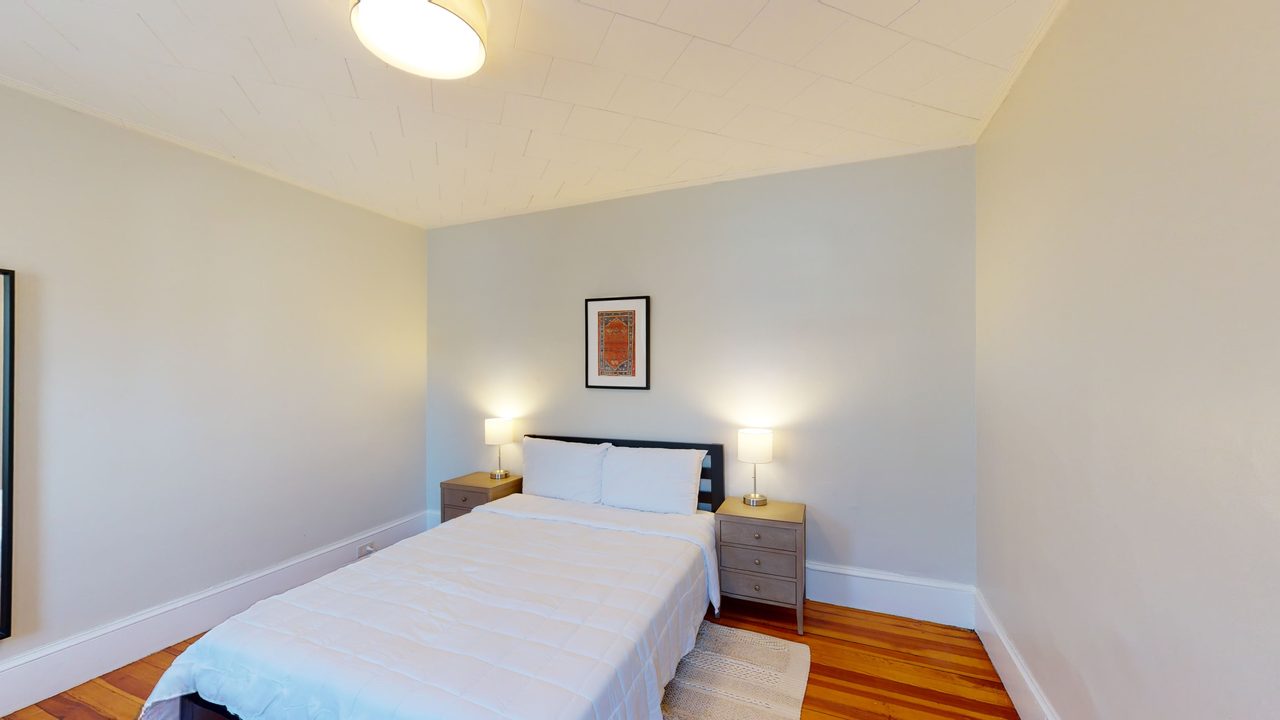 #816: Somerville - Queen Bedroom B - 6