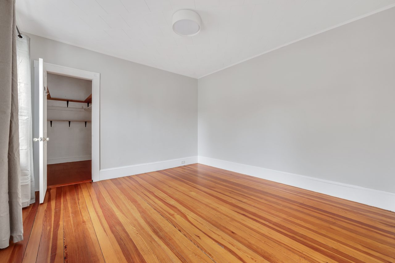 #816: Somerville - Queen Bedroom B - 8