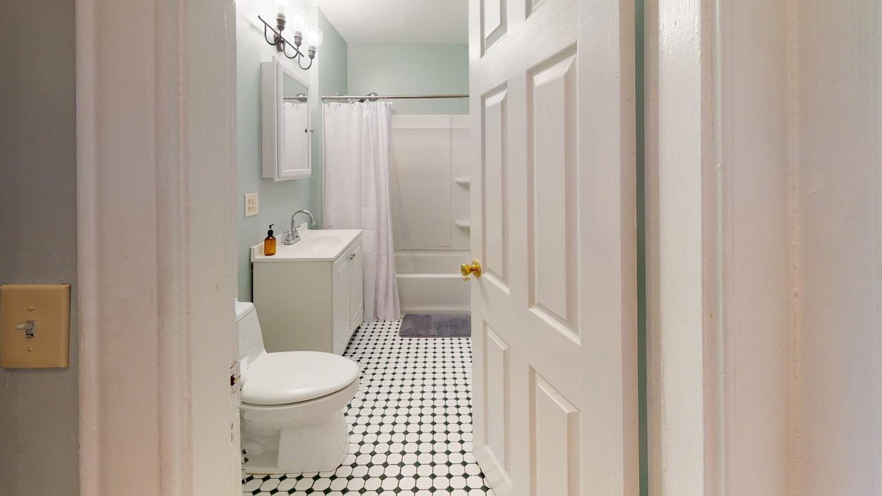 #568: Dorchester Center - Queen Bedroom B - 12