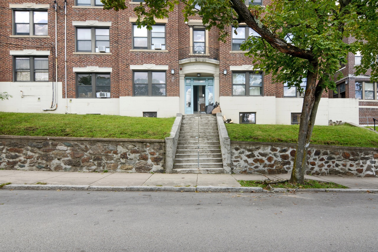  #603: Brighton - Queen Bedroom E  -  #603: Brighton  - Gallery -  2