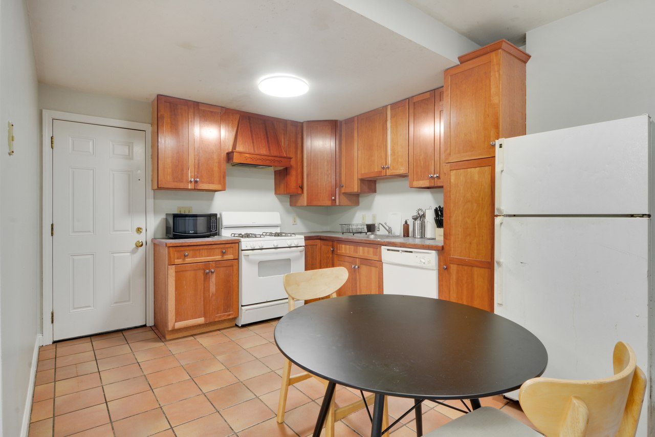 #603: Brighton - Queen Bedroom E - #603: Brighton - Gallery - 7