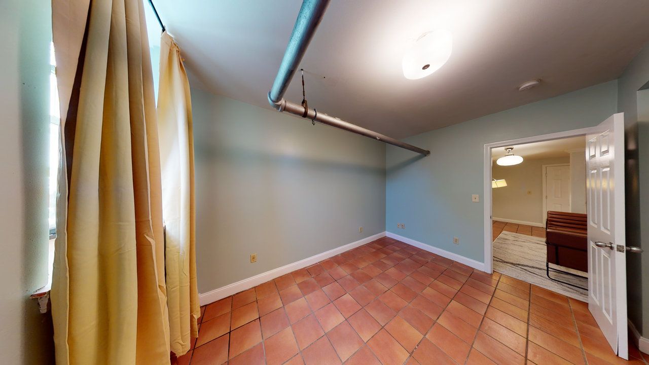 #603: Brighton - Queen Bedroom E - #603: Brighton - Gallery - 10