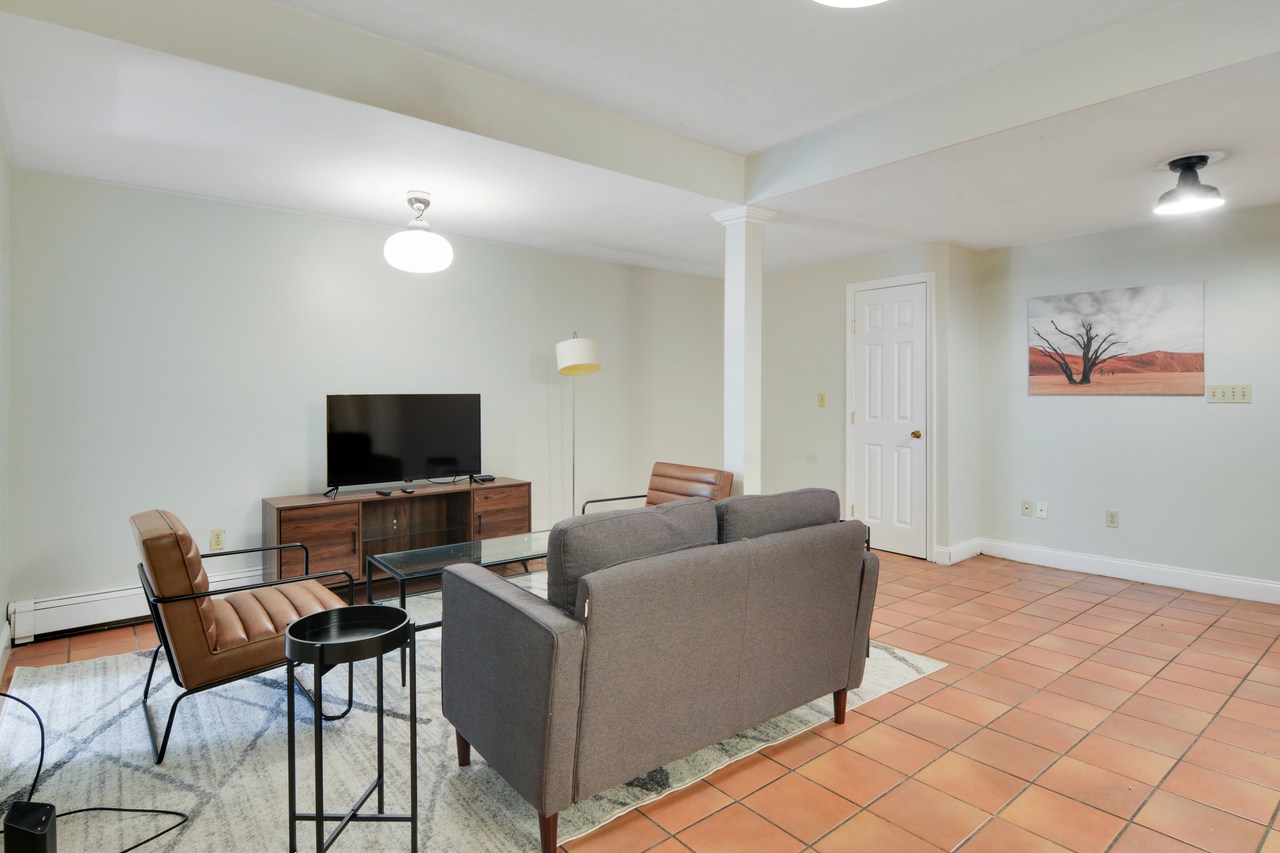 #603: Brighton - Queen Bedroom E - #603: Brighton - Gallery - 9