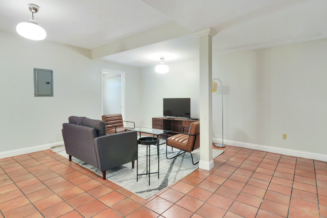  #603: Brighton - Queen Bedroom B  -  #603: Brighton  - Gallery -  7