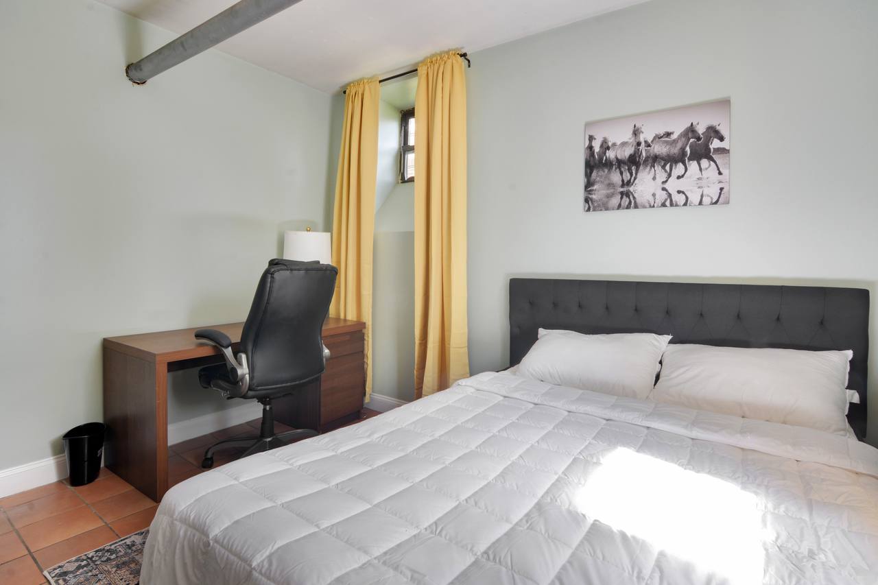  #603: Brighton - Queen Bedroom B  -  #603: Brighton  - Gallery -  9