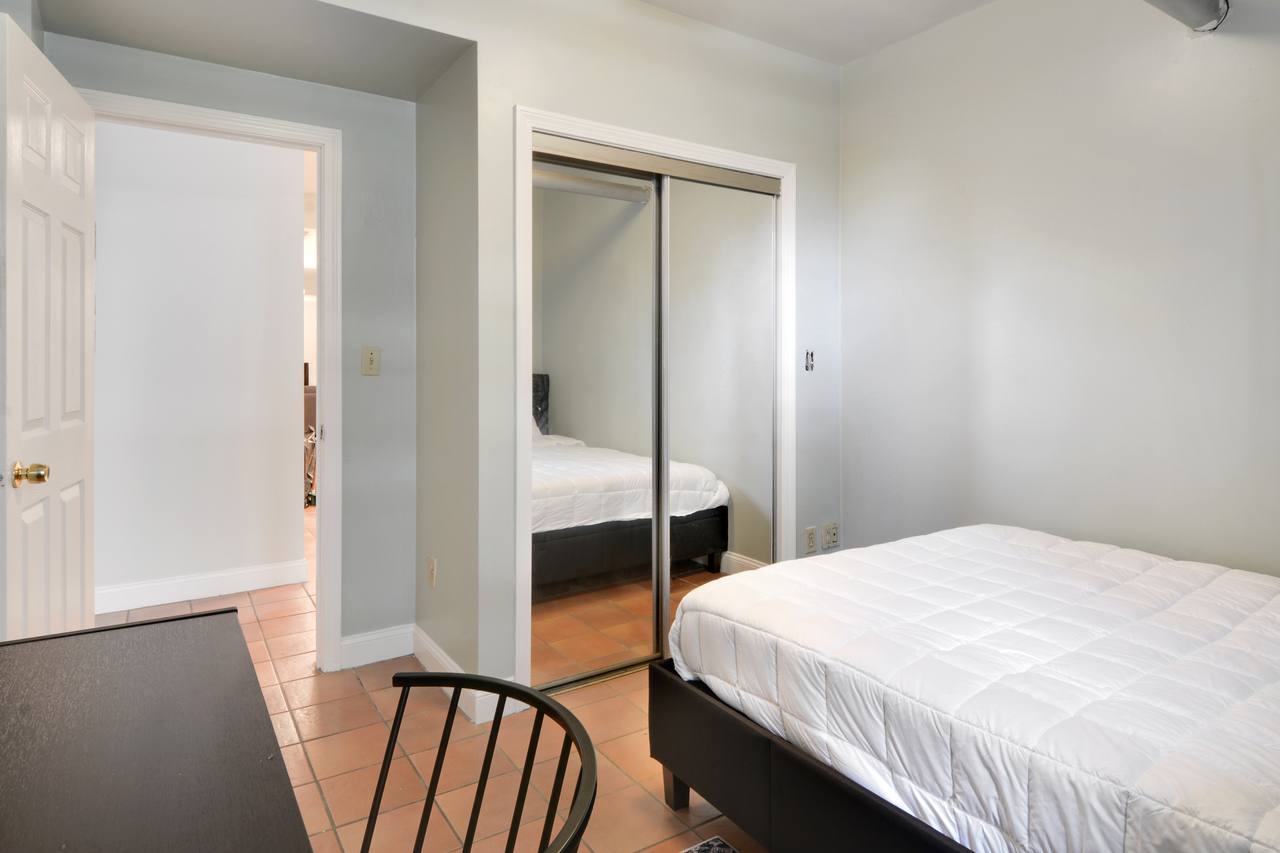 #603: Brighton - Queen Bedroom A - #603: Brighton - Gallery - 3