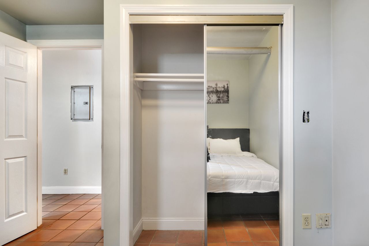 #603: Brighton - Queen Bedroom A - #603: Brighton - Gallery - 4