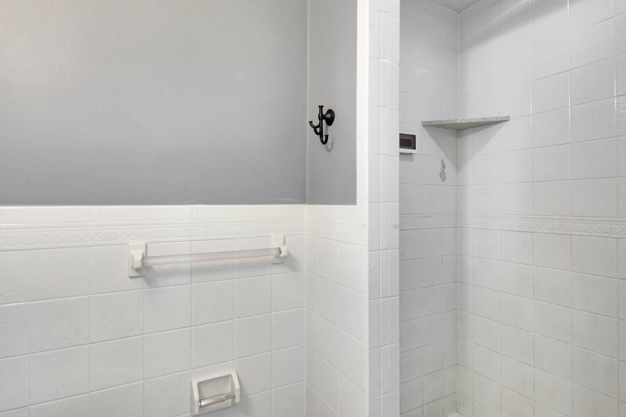  #472: North End - Full Bedroom C  -  #472: North End  - Gallery -  1