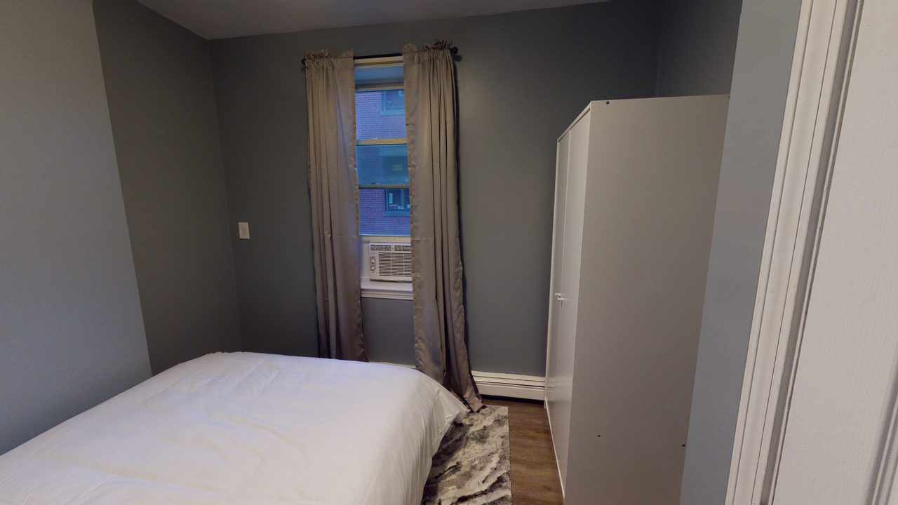  #472: North End - Queen Bedroom B  -  #472: North End  - Gallery -  14