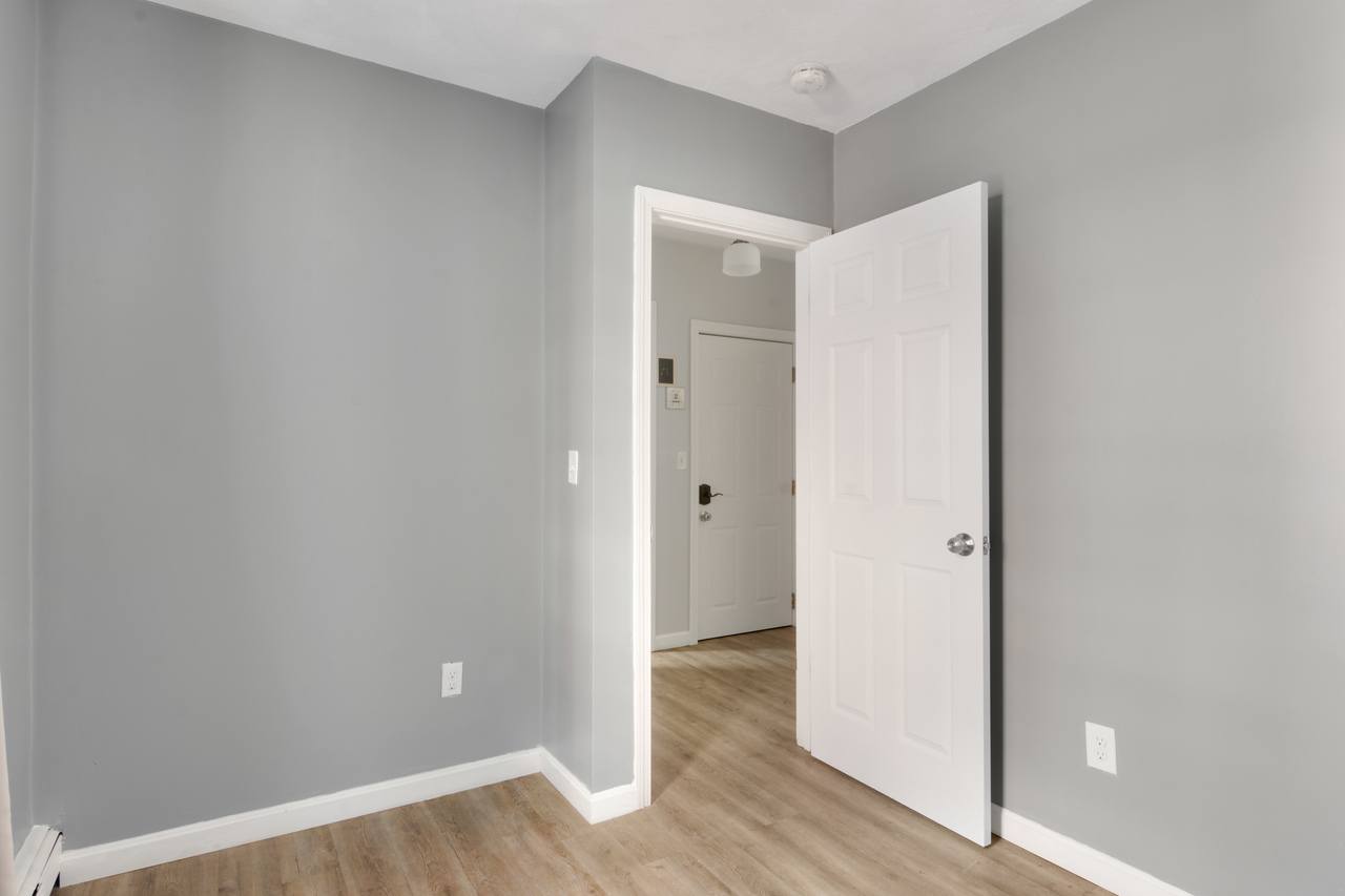  #472: North End - Queen Bedroom B  -  #472: North End  - Gallery -  13