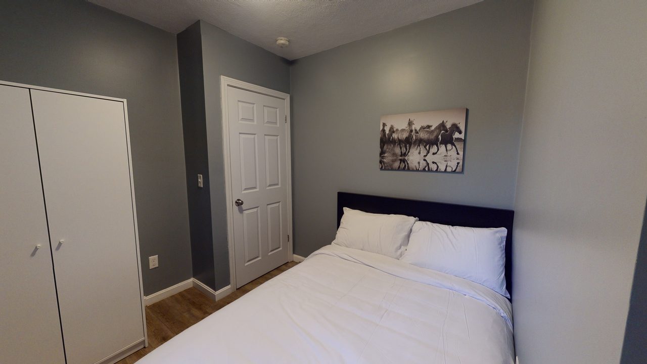  #472: North End - Queen Bedroom B  -  #472: North End  - Gallery -  11
