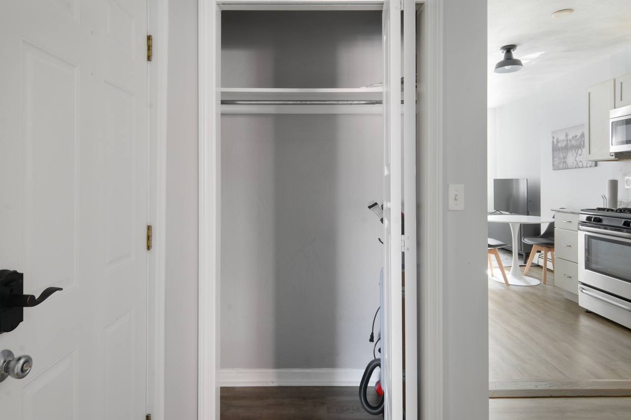  #472: North End - Queen Bedroom B  -  #472: North End  - Gallery -  4