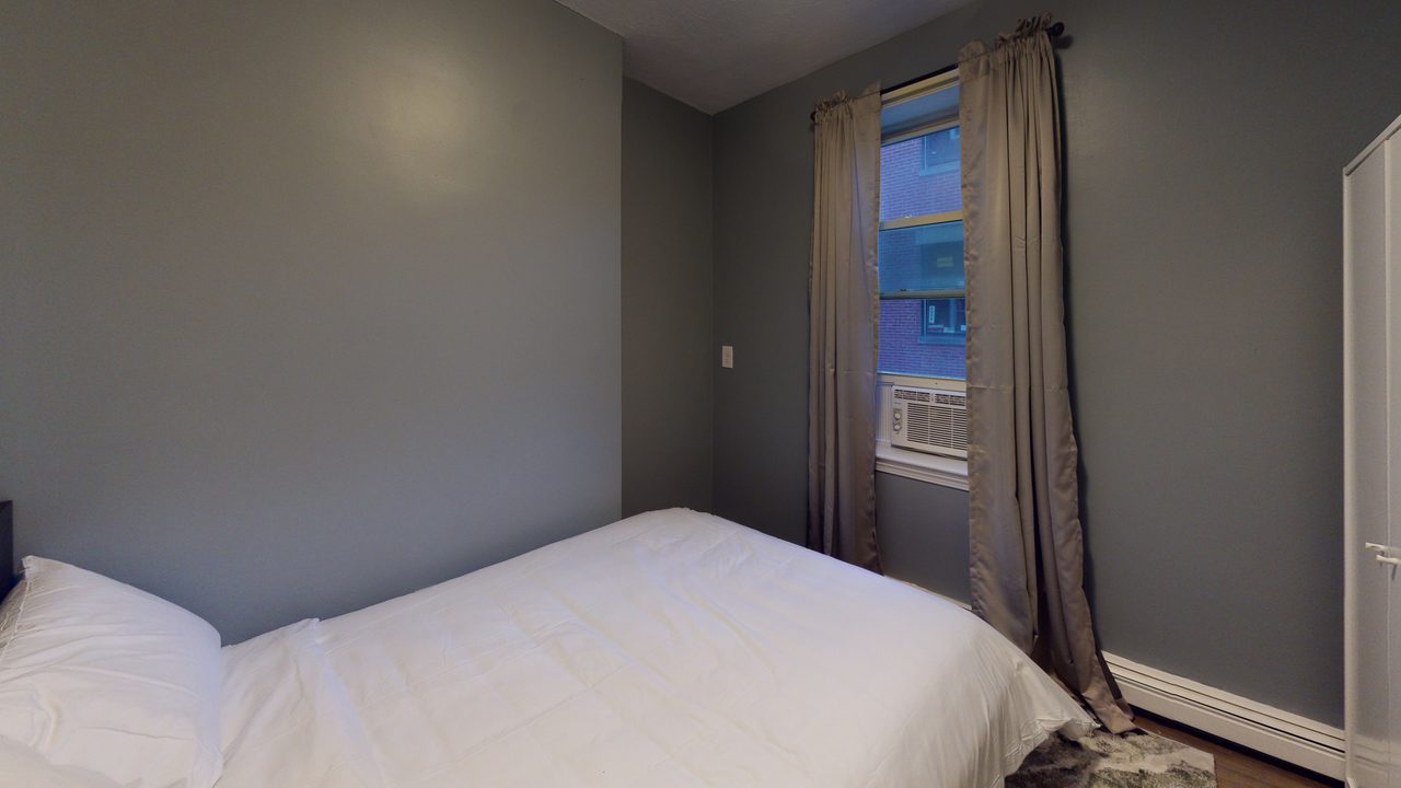  #472: North End - Queen Bedroom B  -  #472: North End  - Gallery -  15