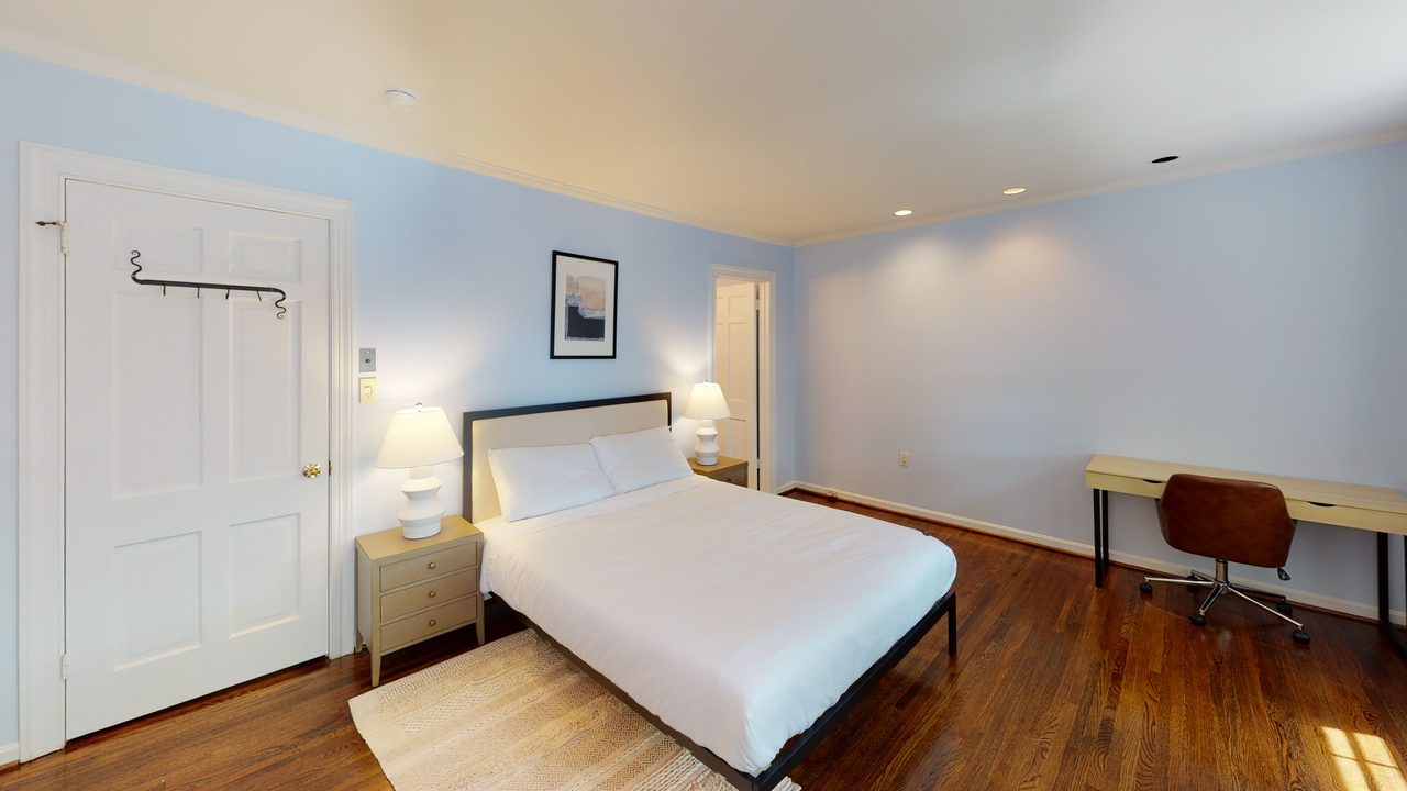  #938: Southwest Waterfront - Queen Bedroom E W/Private Bathroom  -  #938: Southwest Waterfront  - Gallery -  1