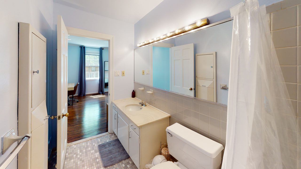  #938: Southwest Waterfront - Queen Bedroom E W/Private Bathroom  -  #938: Southwest Waterfront  - Gallery -  5