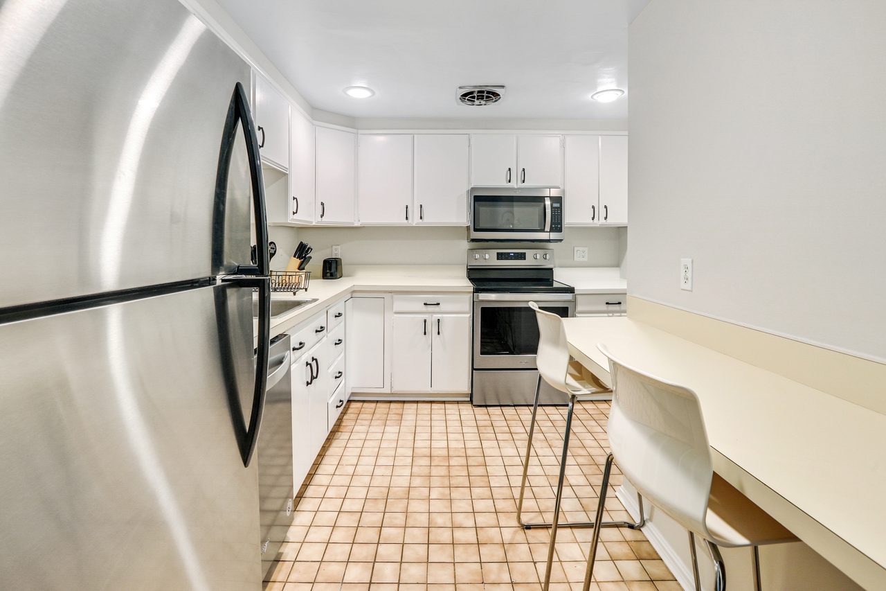 #938: Southwest Waterfront - Queen Bedroom E W/Private Bathroom - #938: Southwest Waterfront - Gallery - 11